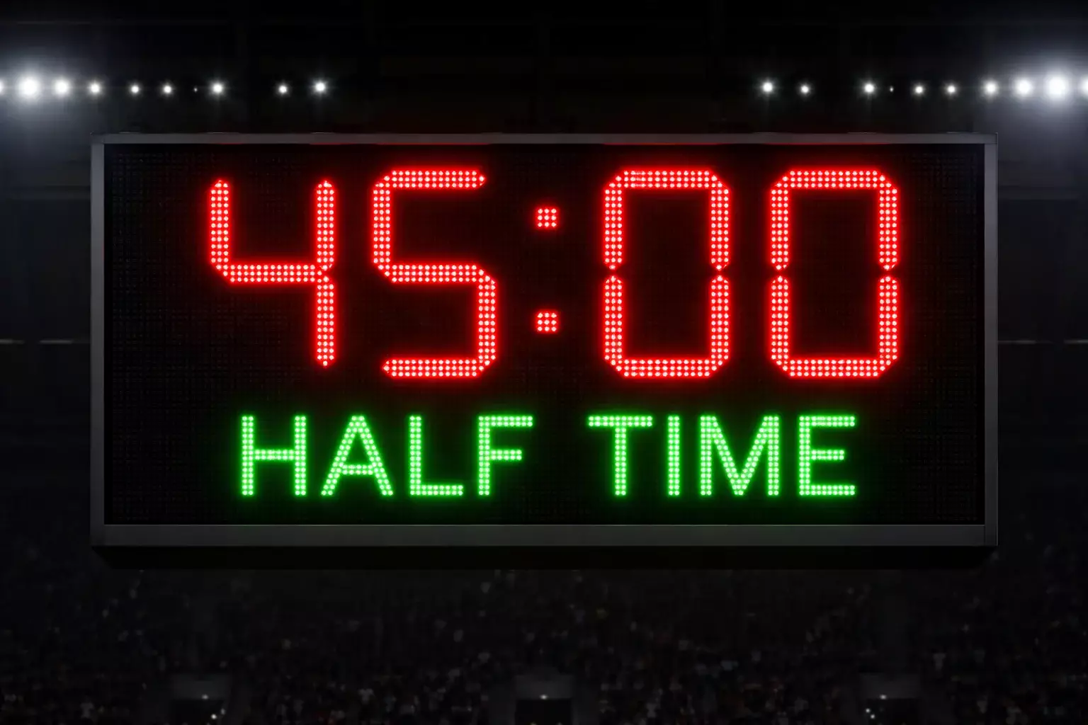 Orologio dello stadio che mostra il tempo della partita